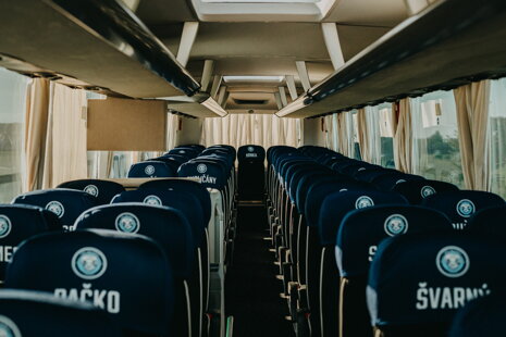 Autobus našich Corgoňov
